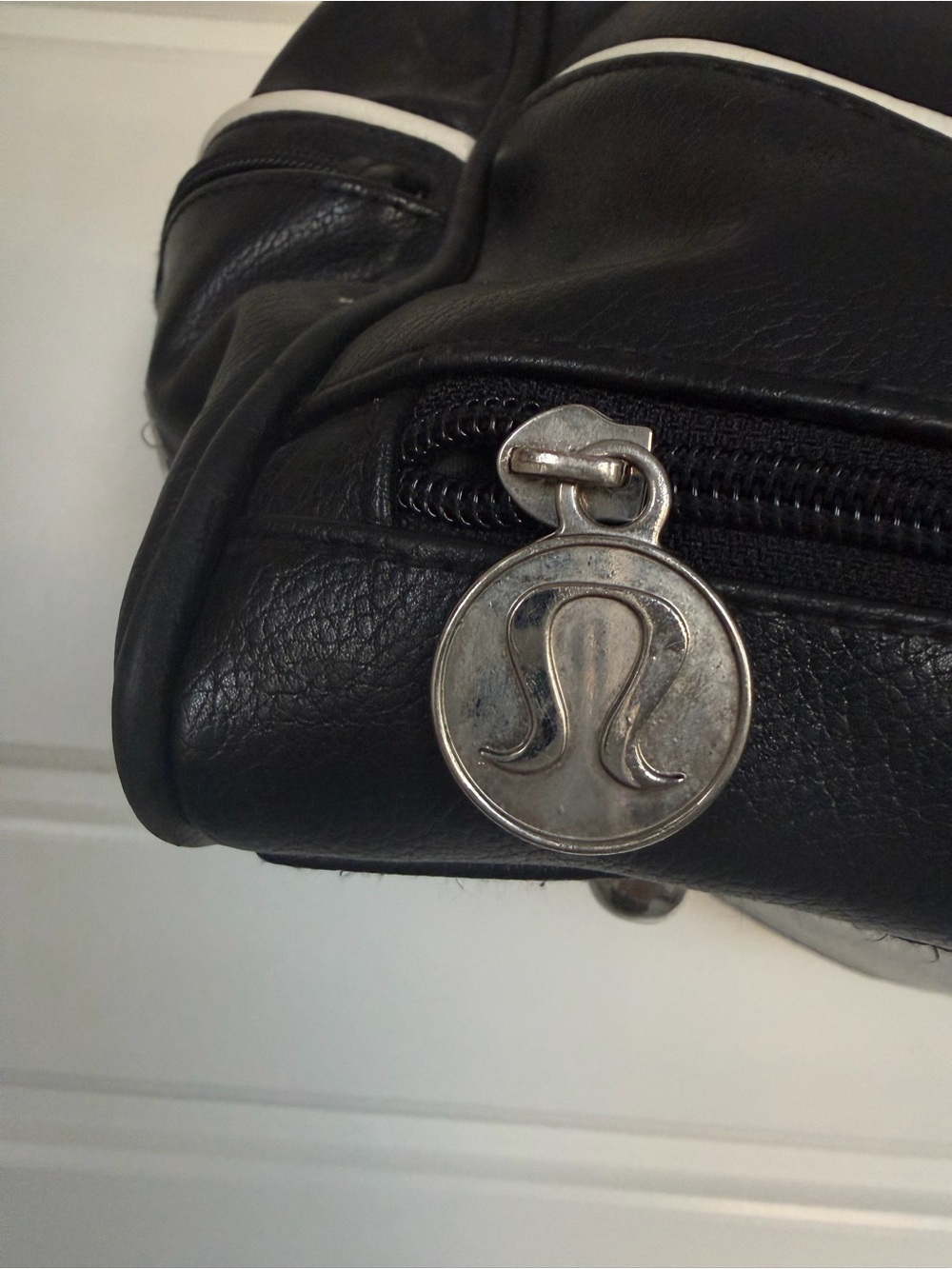Vintage Lululemon Black Velocity Gym Duffel Bag w Retro White Piping Logo - Picture 5 of 10